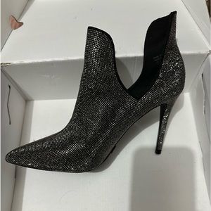 Black sparkly Aldo heels. Worn a few times in very good condition.